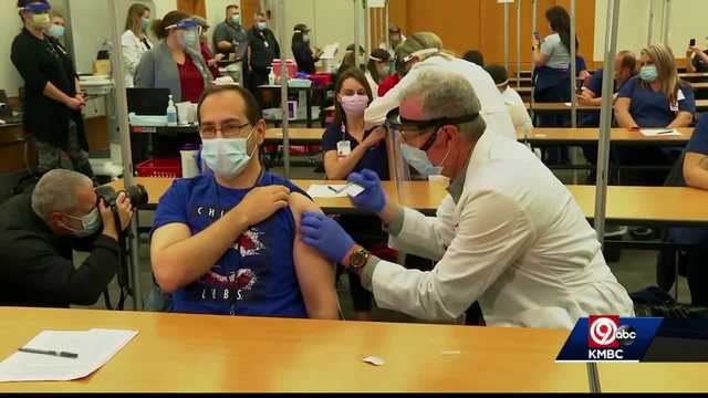 Vaccine rollouts in Kansas, Missouri affected by lagging data - Vimarsana News