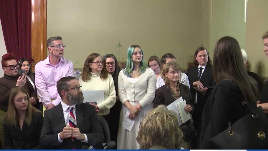 Iowa Senate GOP advances bill expanding Iowa ban on gender instruction