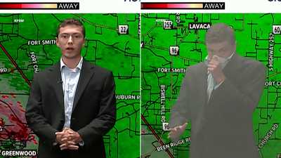 VIDEO: Arkansas meteorologist stays live on air during studio firewjcl