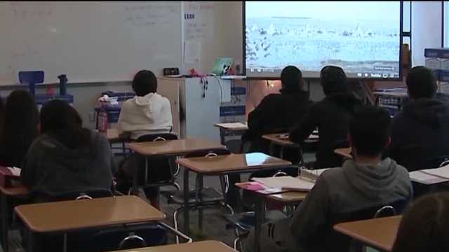 UNM economist talks financial literacy for high school students - Vimarsana News