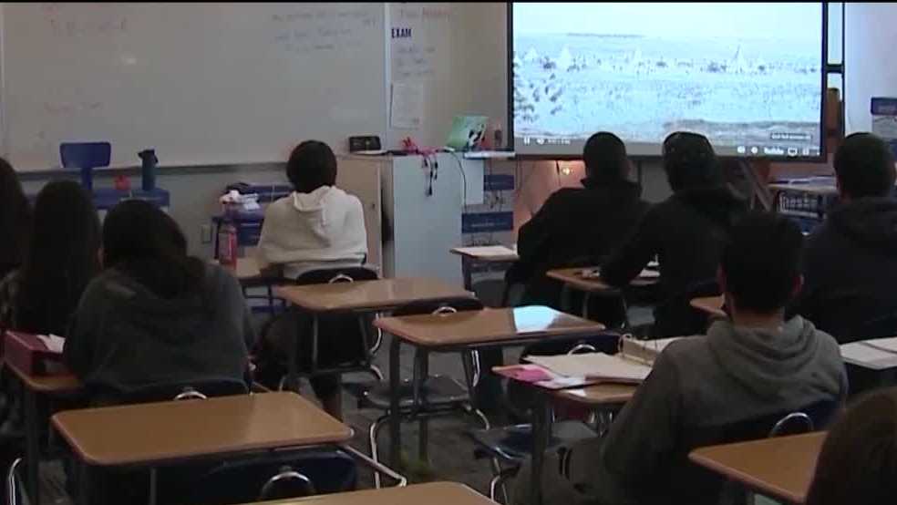UNM economist talks financial literacy for high school students UNM economist talks financial literacy for high school students