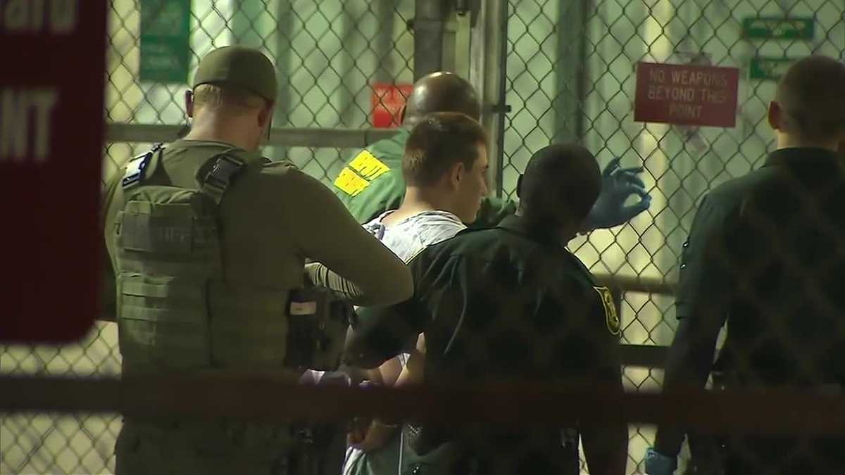 Florida shooting suspect arrives at jail