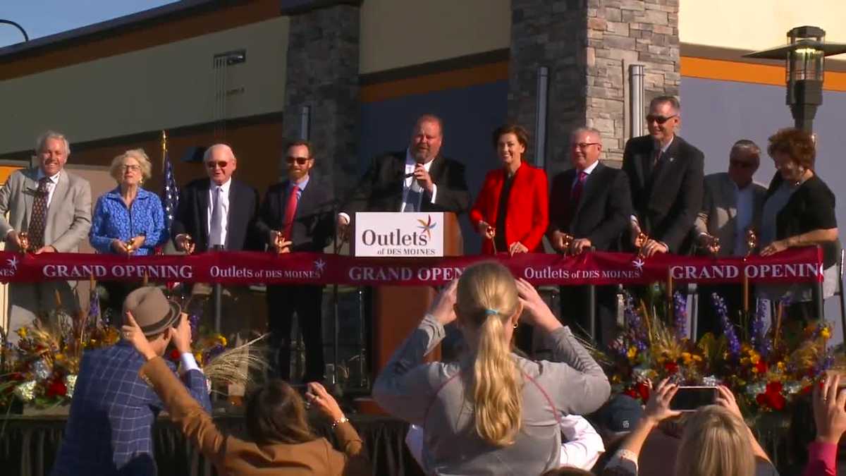 RAW Outlets of Des Moines officially open for shopping
