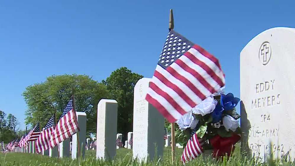 Family honors grandfather as volunteers place 35,000 flags to honor veterans - Vimarsana News