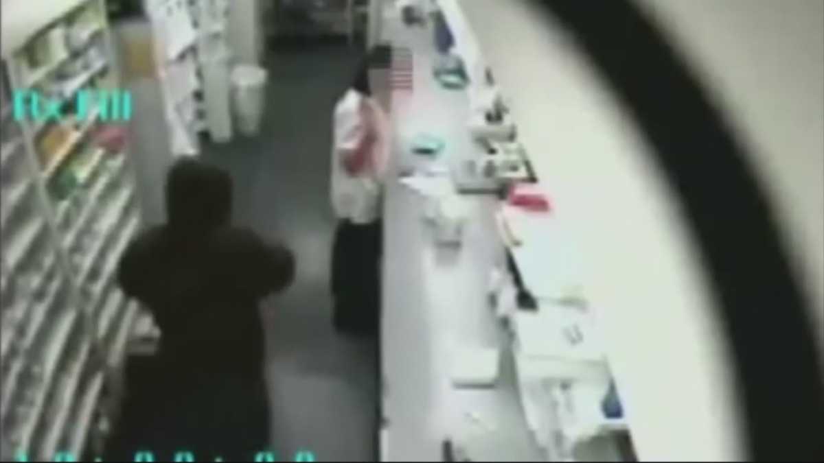 Suspects Sought In Walgreens Robbery 9254