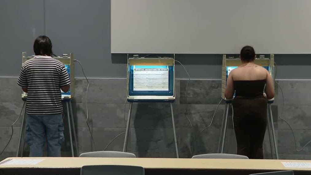 Nebraska voters head to polls as turnout stays steady in primary