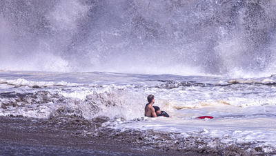 Video shows teen lifeguard rescuing young child from rough surf at California beach ketv