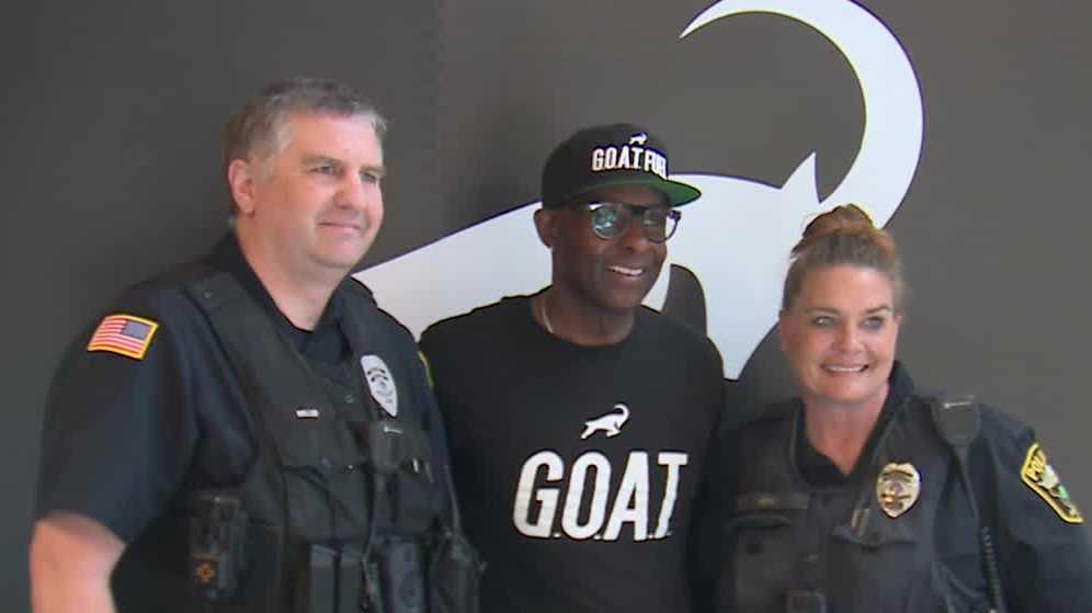 Hall of Fame wide receiver Jerry Rice stops in Shorewood to promote energy drink - Vimarsana News