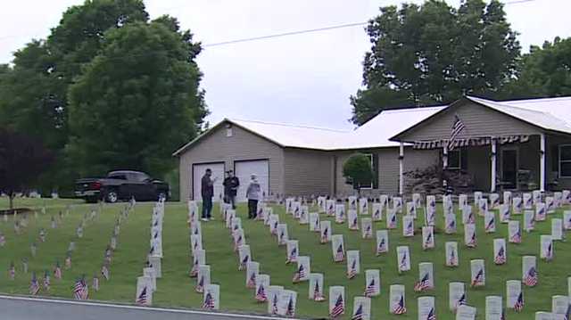 Alabama veteran honors fallen soldiers with thousands of flags in front yard