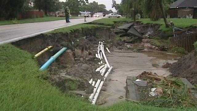 Floods open huge sinkhole in Port St. Lucie