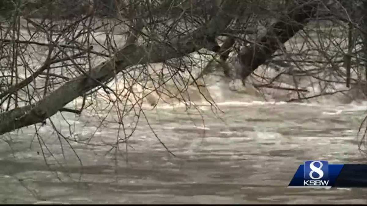 Carmel River peaks, flooding in Paso Hondo