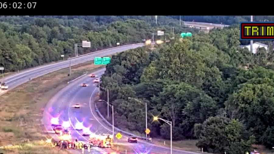 Gene Snyder Freeway wrong way head-on crash kills 2 people