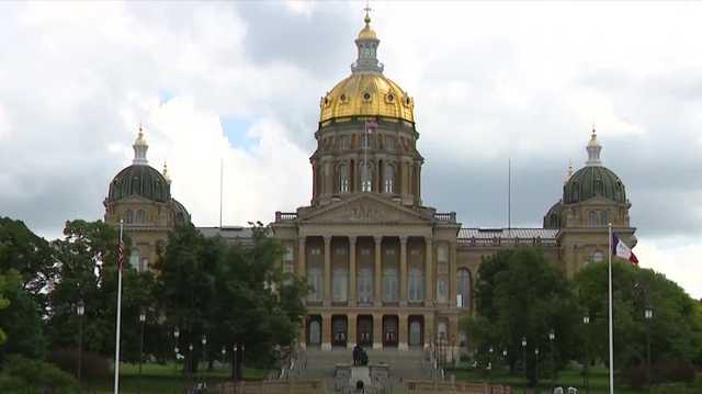 Democrats and Republicans host State Conventions