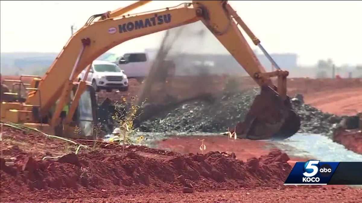 Officials begin cleanup effort after oil pipeline was hit in OKC