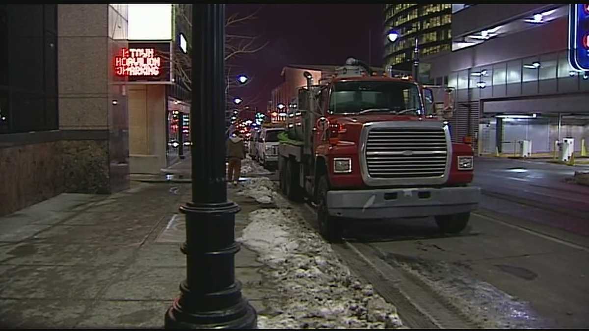 Broken water pipe shuts down KC office tower