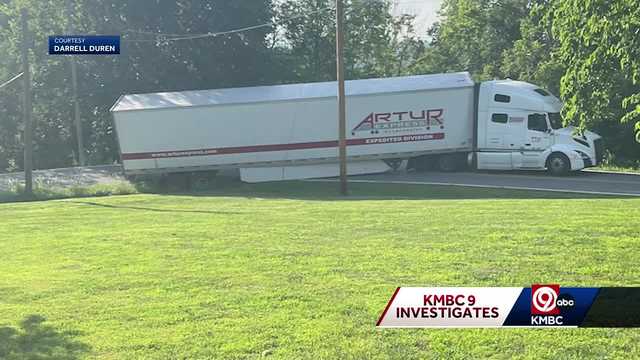 Semi-drivers getting stuck on Independence road with tight turn - Vimarsana News