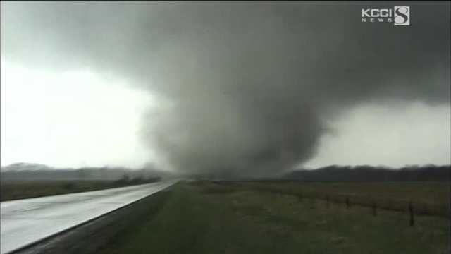 Tornadoes swept through portions of Iowa on April 8, 1999 - Vimarsana News