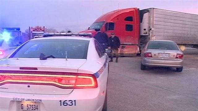 Police looking for theif who took 18 wheeler