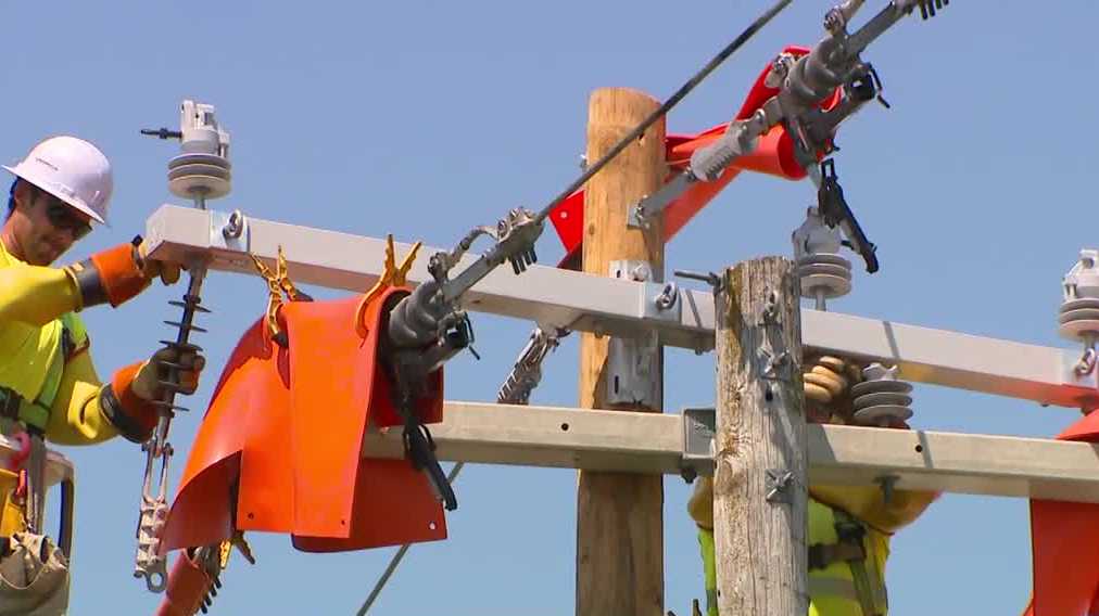 Heat challenges crews restoring power after Iowa storms