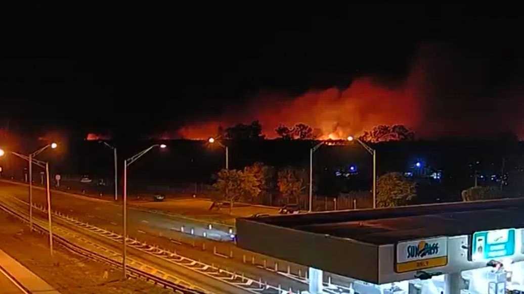 1,200-acre brush fire forces thousands to evacuate