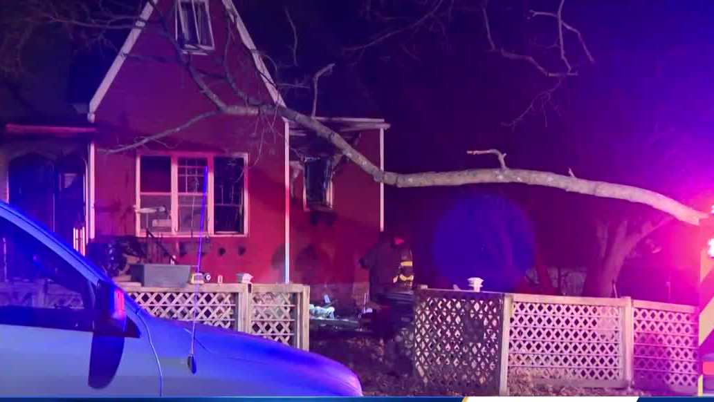 Des Moines house fire: Two people hospitalized after overnight fire - KCCI