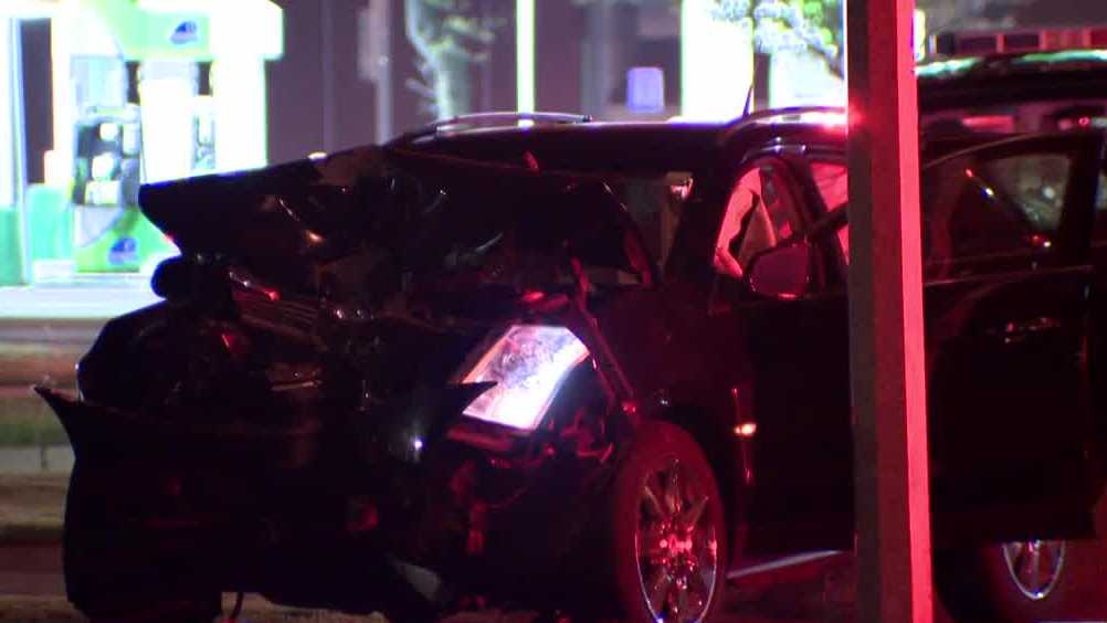 Fatal crash on Milwaukee north side leaves 18-year-old driver dead