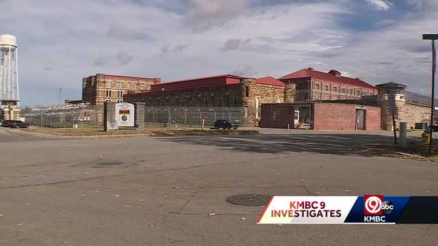 Neighbor concerned about inmates walking away from minimum security unit at Lansing, Kansas prison - Vimarsana News