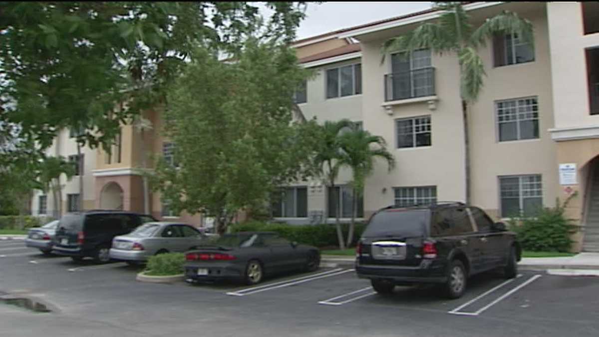 Mom accused of leaving her 3 young kids alone for days