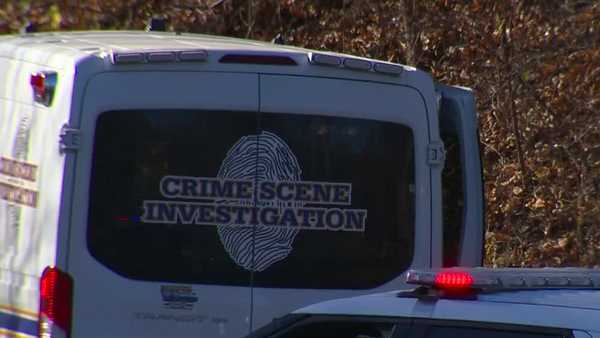 dead body found along des moines roadway tuesday morning