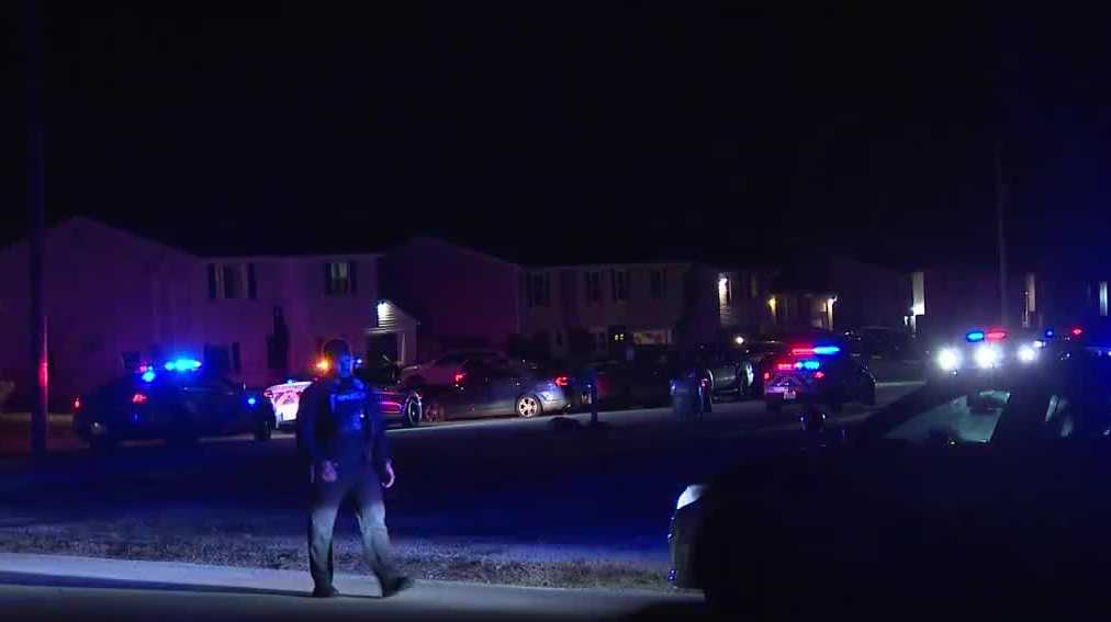 LMPD: 2 men injured after stabbing in Highview