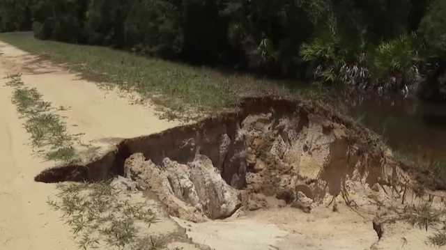 Residents in Lehigh Acres raise concerns over potholes on dirt roads