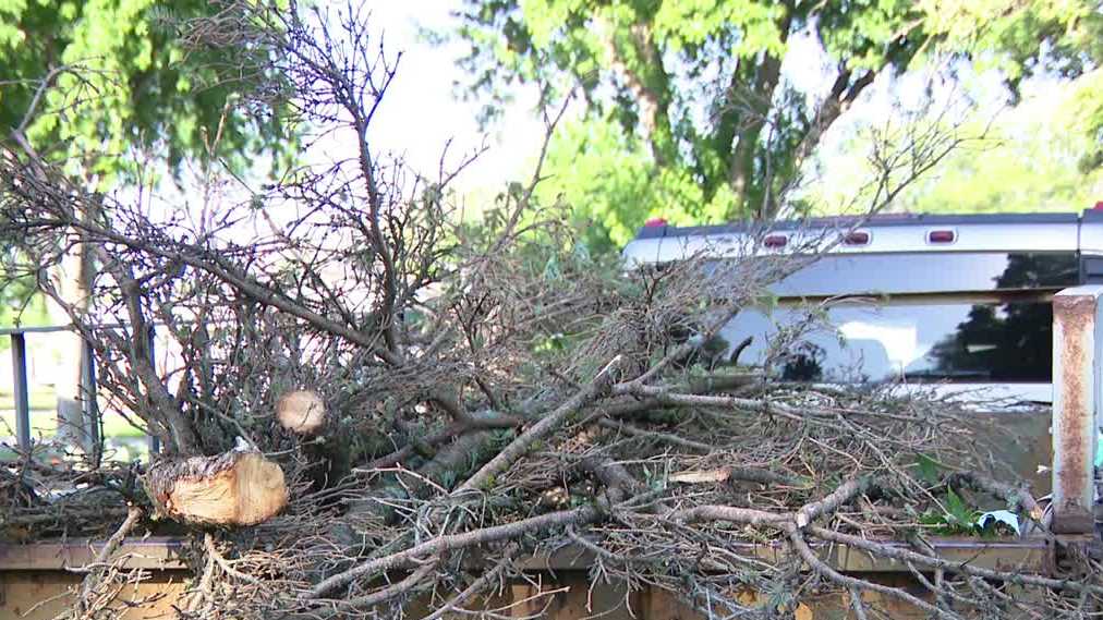 'Help your neighbors': Red Oak, Iowa residents work to clean up after Friday's storm causes fires