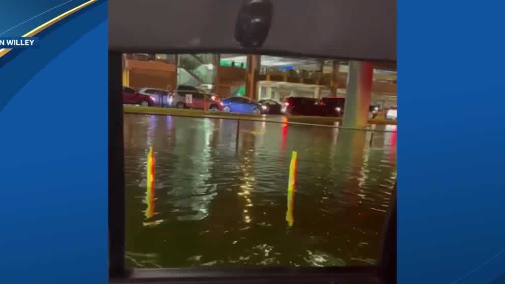 Heavy rain leads to flooding in FL; Fort Lauderdale's airport shut down
