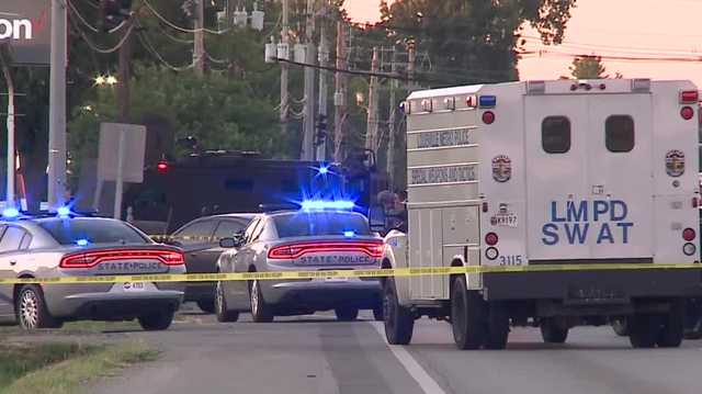 'I was terrified.' Witnesses describe chaos during shootout on Dixie Highway between police, wanted man - Vimarsana News
