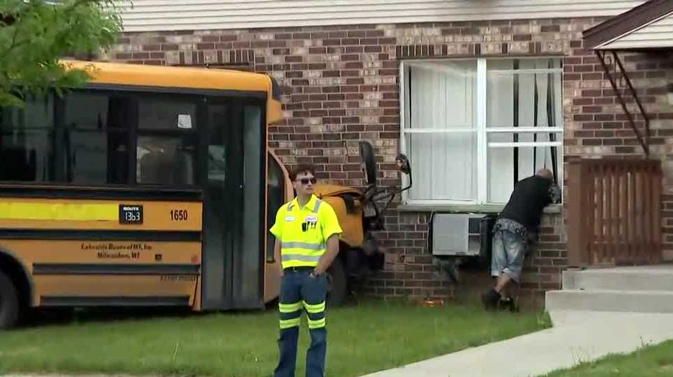 School bus collides with apartment building in Milwaukee