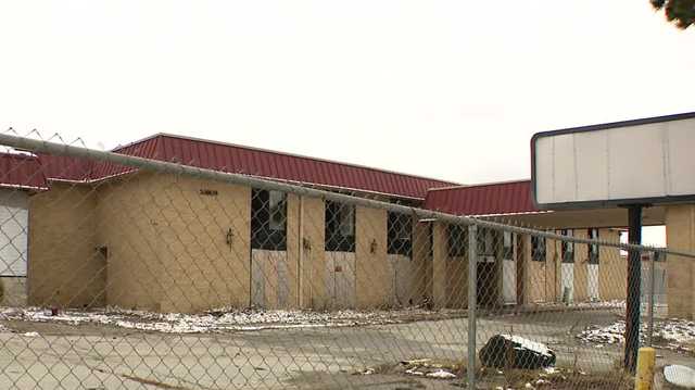 Vacant Omaha hotel causes frustration with neighbors - Vimarsana News