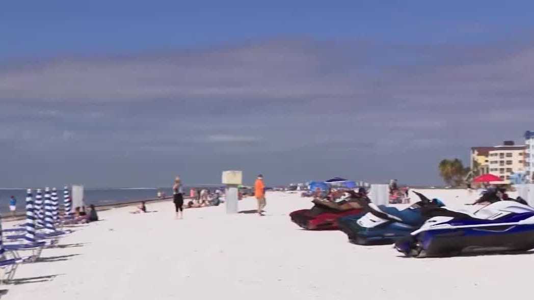 Fort Myers Beach visitors embrace chilly weather