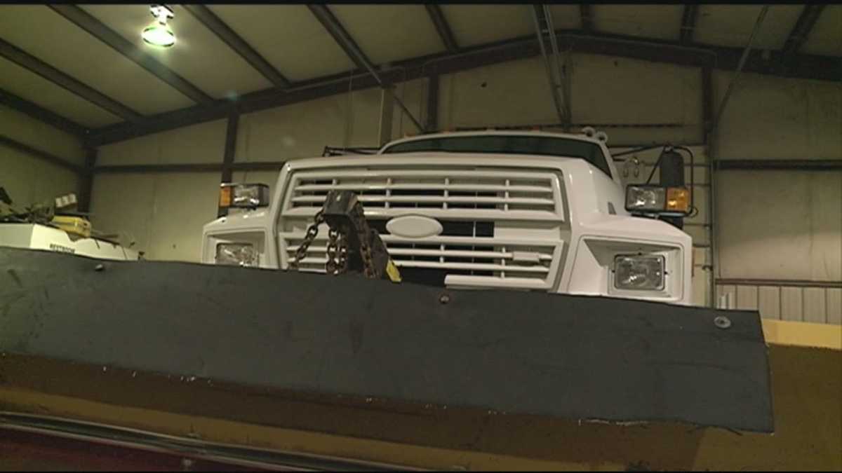 Road crews on stand by for winter weather this weekend