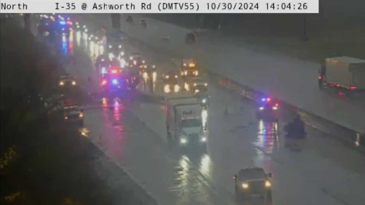 Iowa traffic: I-35 southbound in West Des Moines blocked by crash - KCCI