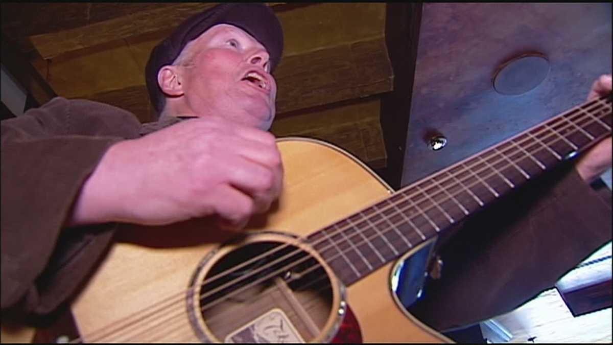 Larry Moore salutes Irish singer Eddie Delahunt