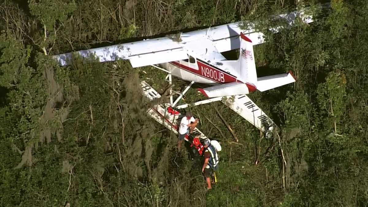  Crews respond to seaplane that landed in a marsh in Lake County