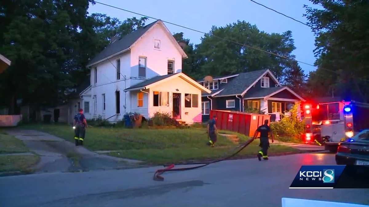 Des Moines fire crews battle blaze at home under renovation