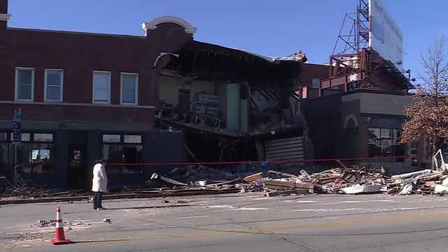 Three dead after firetruck crashes into Kansas City building - Vimarsana News