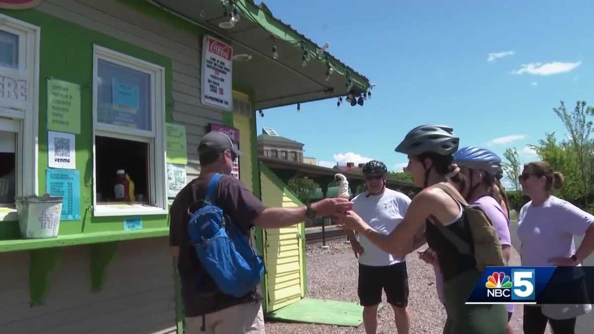 "Ice Cream Bob", Canadian tourists return to Burlington during July