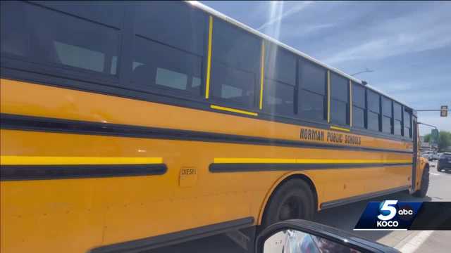 Oklahoma students left on side of road after bus driver walks off - Vimarsana News