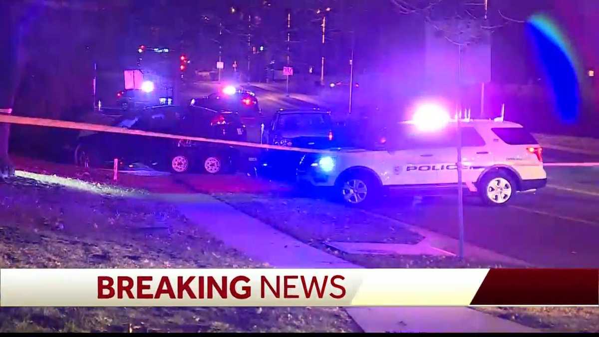 Man dies in crash on Nieman Road in Overland Park, police say