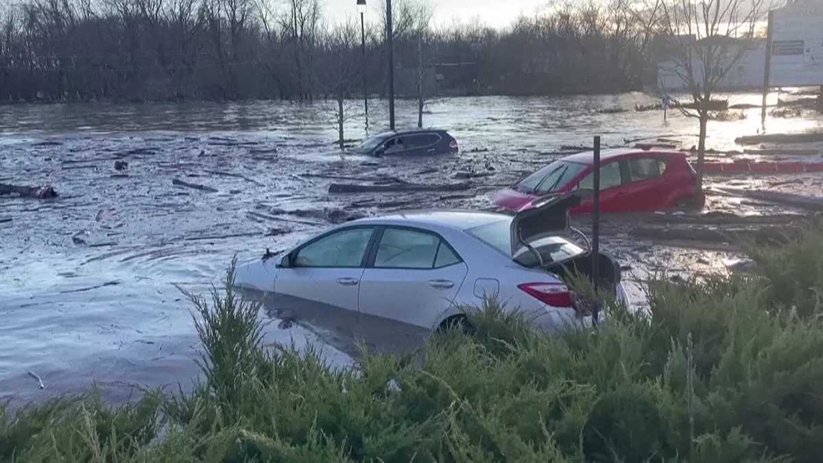 Watch vehicles floating in Waterville flood waters