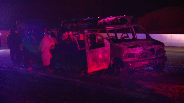 Car catches fire on Oklahoma City road; 5 people get to safety - Vimarsana News