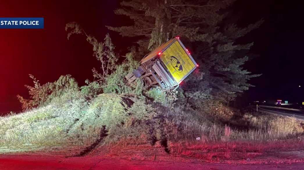 Massachusetts man hurt after crash involving box truck on I-93