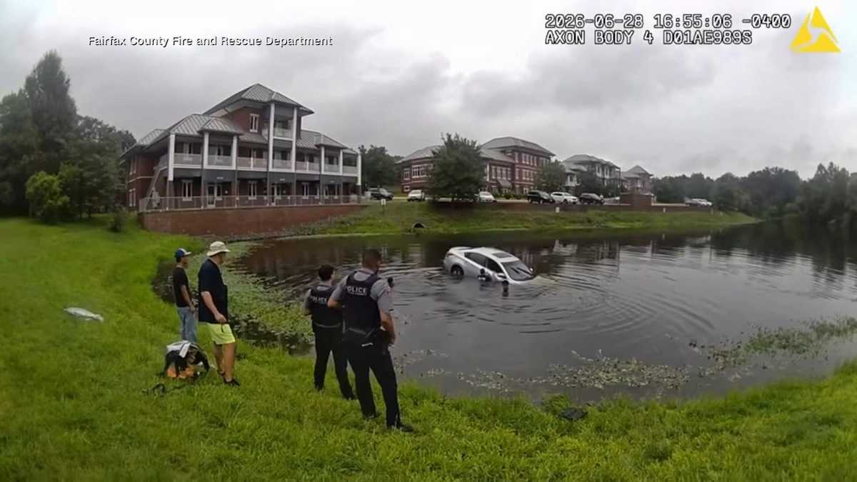 Body cam video captures human chain rescue in Virginia